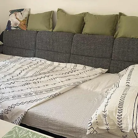 Vera Cozy In The Center